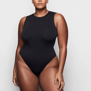 Skims essential crew neck sleeveless bodysuit
